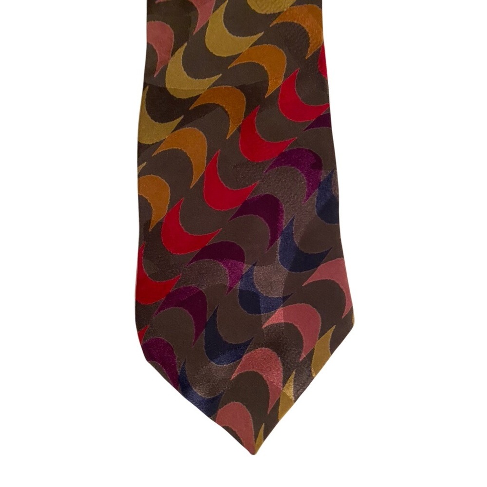 Je Suis Silk Necktie Multi-Color Geometric Crescent Wave Pattern Grey Red Gold